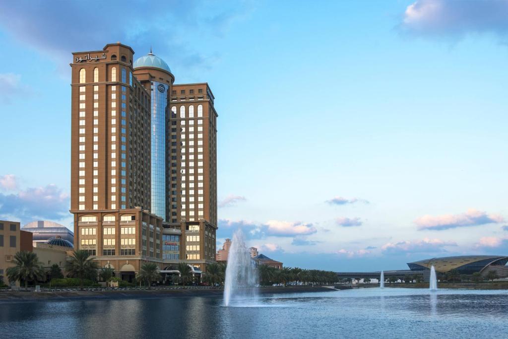 شيراتون مول الإمارات أحد فنادق شيراتون دبي الشهيرة
