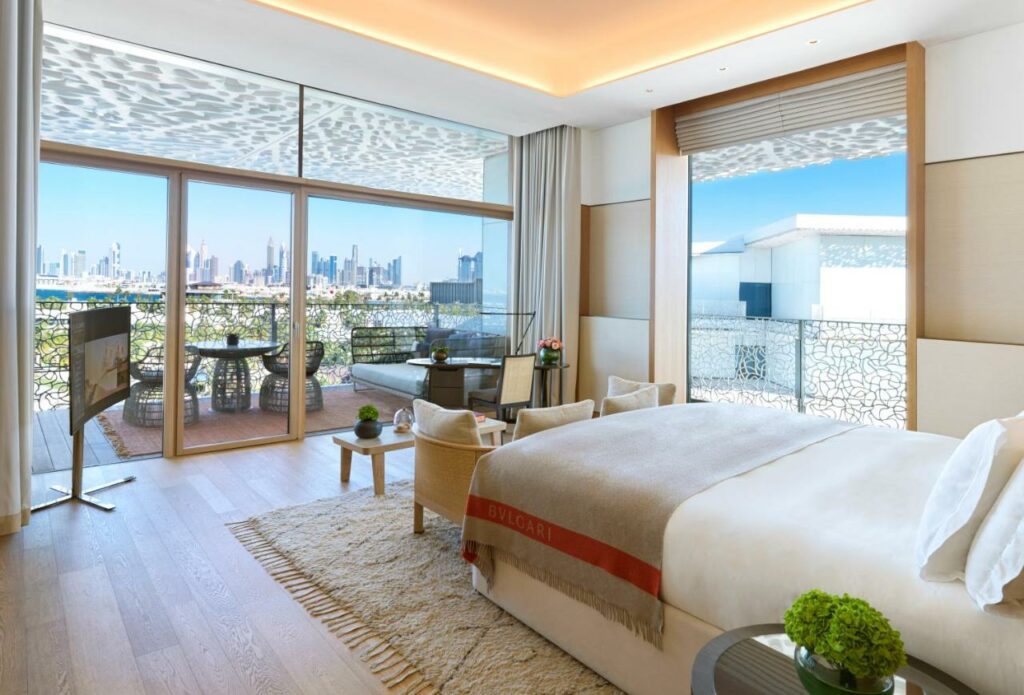 فندق بولغري دبي يتميز بأنه فندق بمسبح خاص في دبي.