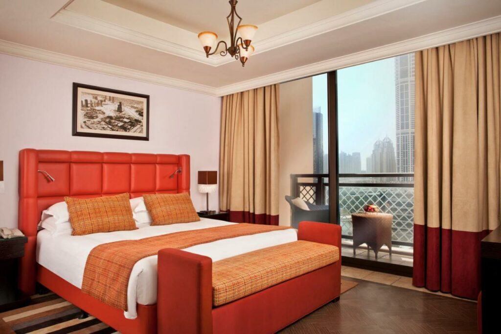 فندق أرجان من روتانا مدينة دبي للإعلام هو فندق بمسبح خاص في دبي.