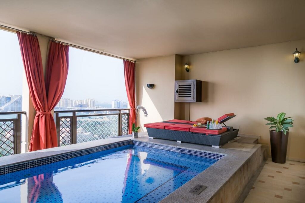 فندق أرجإن من روتانا مدينة دبي للإعلام  من أجمل فنادق مع مسبح خاص دبي.