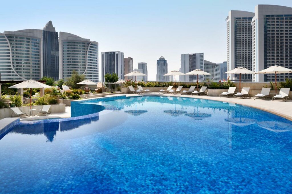 فندق وشقق موڤنبيك داون تاون دبي أفضل فنادق في دبي مع مسبح خاص.