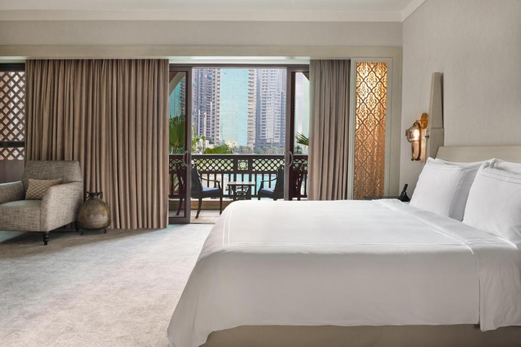 فندق بالاس وسط المدينة من فنادق مطلة على برج خليفة
