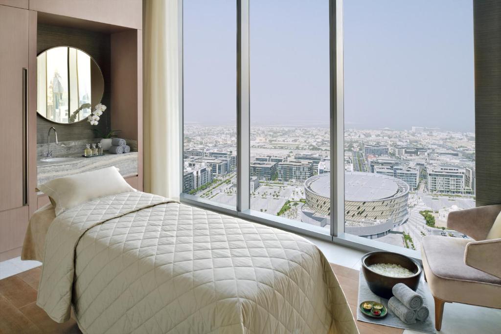 ادرس سكاي فيو من فنادق مطلة على برج خليفة