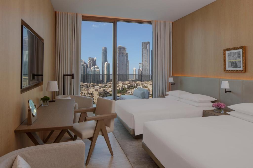 فندق دبي اديشن من فنادق مطلة على نافورة دبي مول
