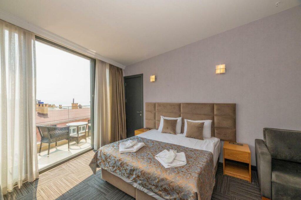 فندق في بلس تقسيم من أفضل أوتيلات إسطنبول تقسيم.