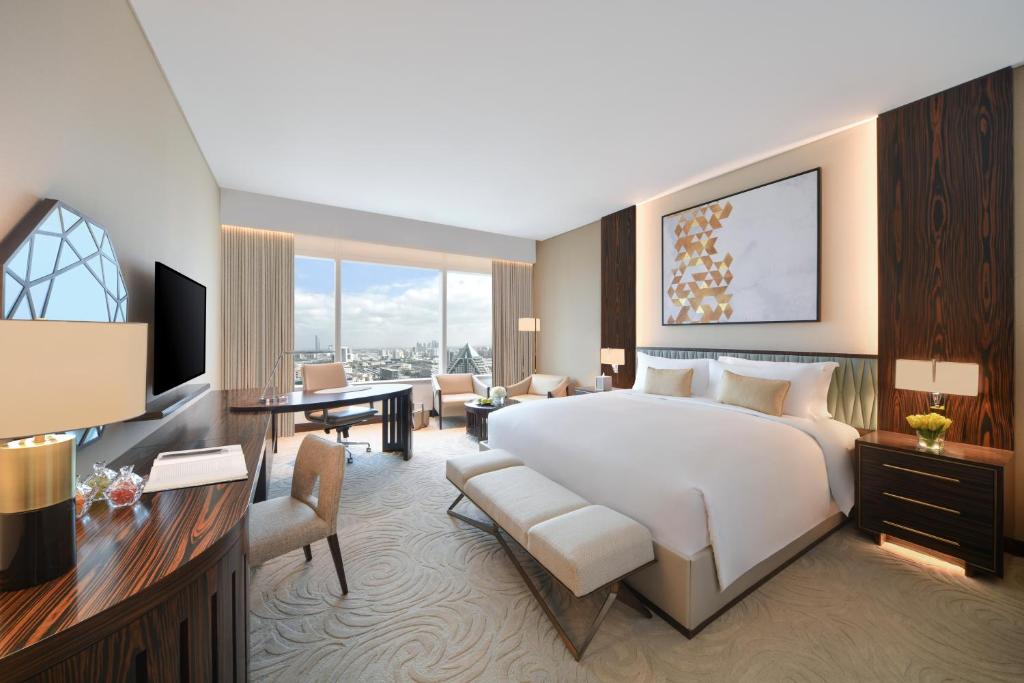 يعد فندق سوفتيل اوبليسك دبي واحد من أرقي فنادق عود ميثاء دبي.