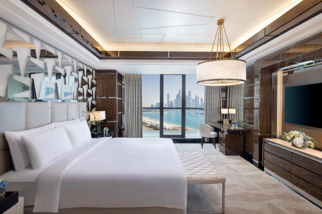  فندق هيلتون نخلة جميرا من أفضل فنادق دبي النخلة.