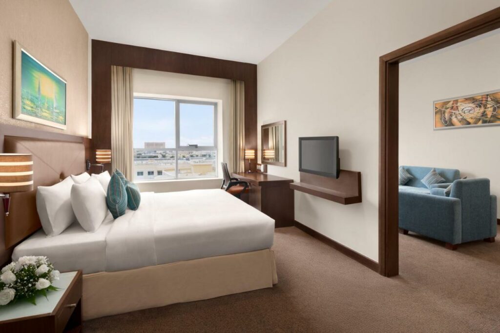 يعد فندق رامادا ديرة من أفضل فنادق 4 نجوم ديرة دبي