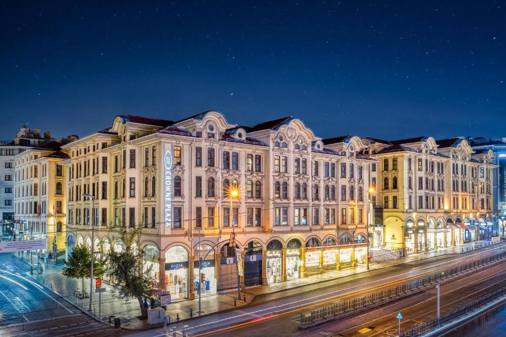 يعد كراون بلازا إسطنبول المدينة القديمة من أشهر فنادق فاتح في إسطنبول.