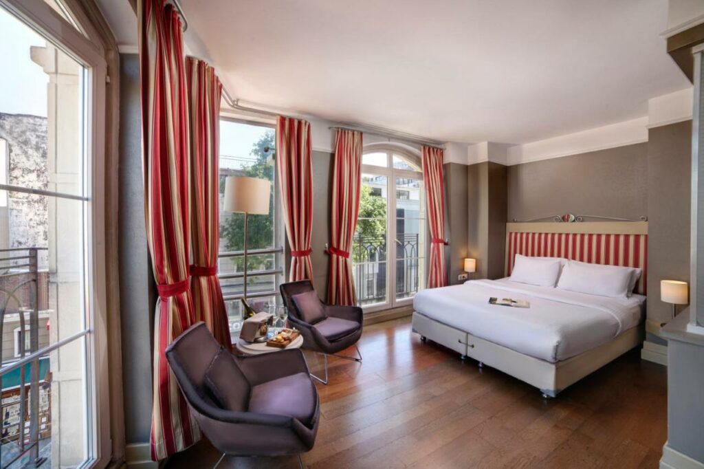 أرقي فندق الفاتح في إسطنبول هو فندق فاروس اولد سيتي.