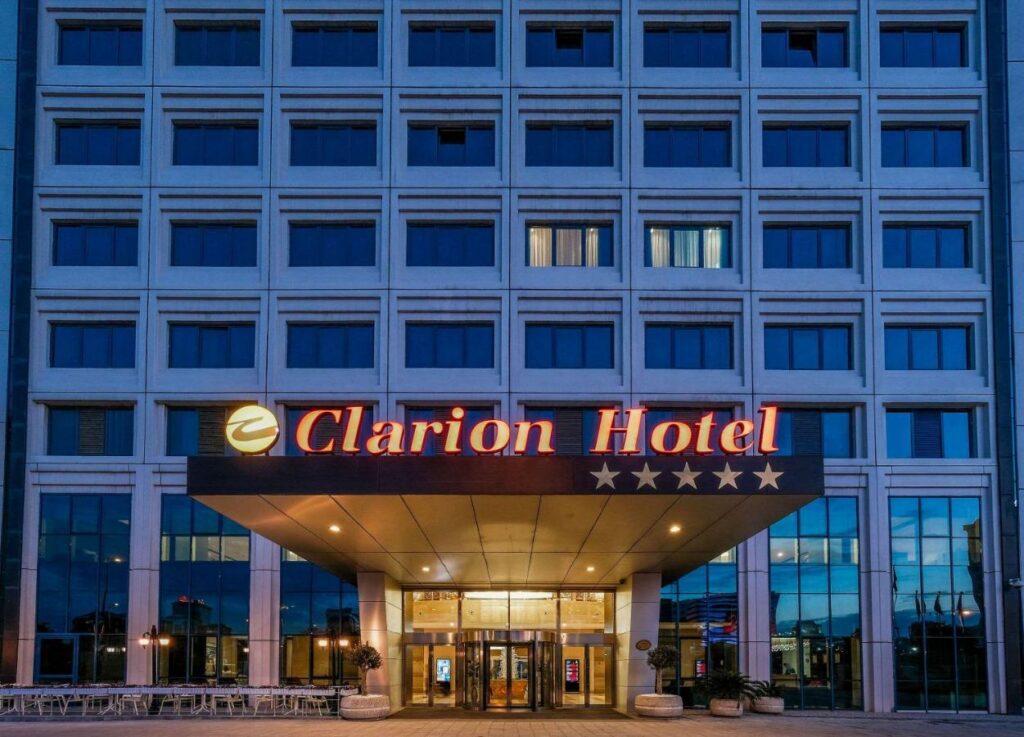 فندق كلاريون إسطنبول محمود بيه من فنادق بجوار مول اوف إسطنبول.