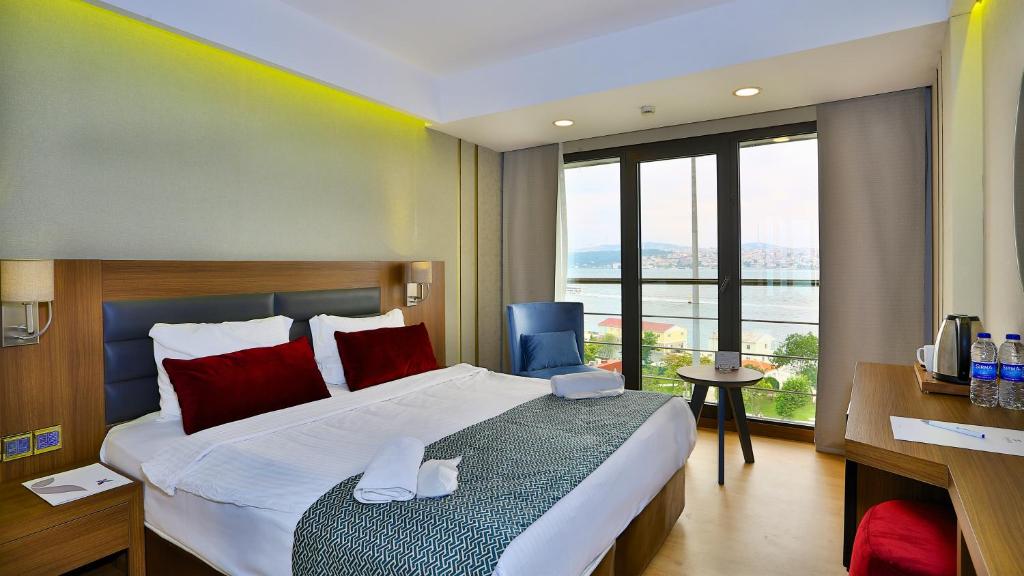 يعتبر فندق زيمر بوسفور إسطنبول من أحسن فنادق مطلة على البسفور إسطنبول.