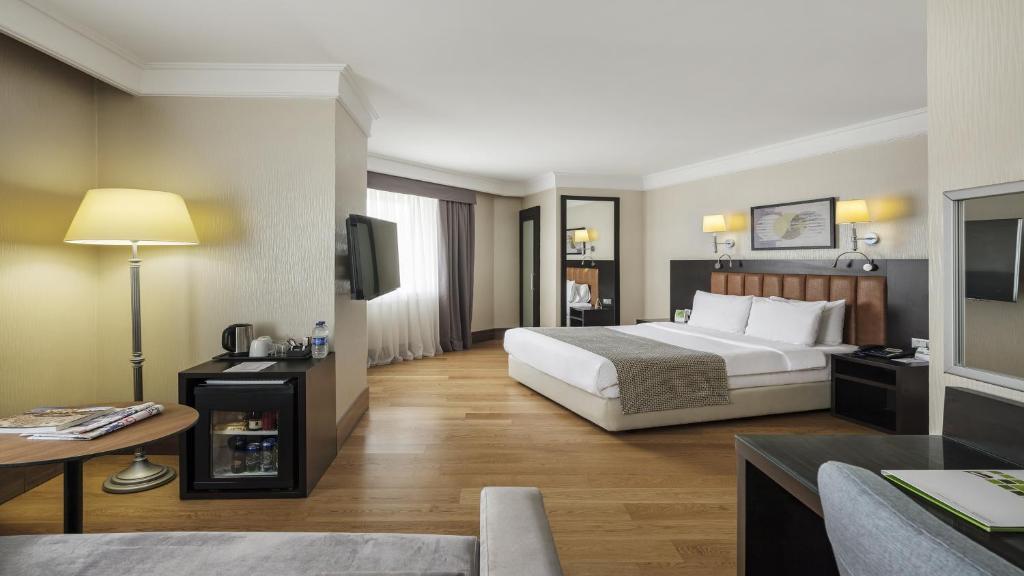 فندق هوليداي إن إسطنبول أولد سيتي أفخم فنادق لالالي إسطنبول أربع نجوم.
