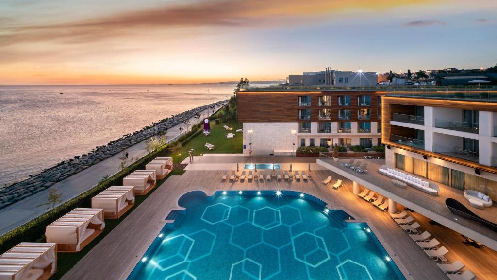 يعتبر فندق كراون بلازا فلوريا من أفضل فنادق إسطنبول على البحر.