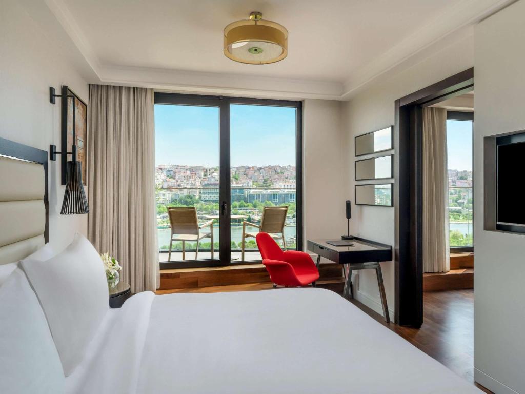 فندق موفنبيك القرن الذهبي أسطنبول هو أحد سلسلة فندق الموفنبيك إسطنبول
