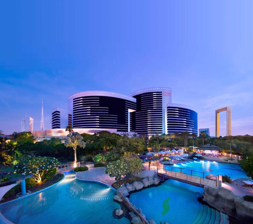 من أفضل فنادق في عود ميثاء دبي هو فندق جراند حياة دبي.
