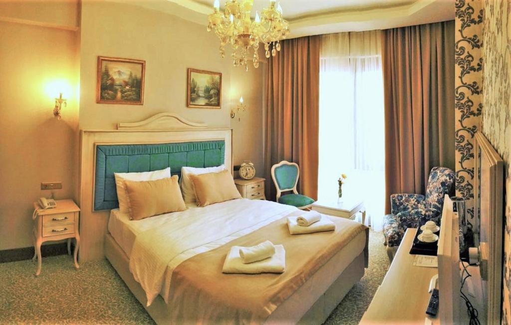فندق فِندوم إسكي شهير يعد من أجمل فنادق جزيرة الأميرات إسطنبول
