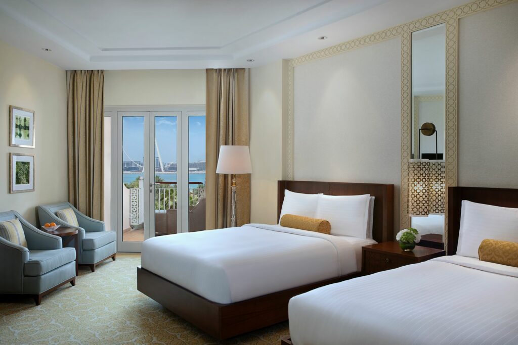 يعد الريتز كارلتون جي بي ار من أفضل شقق فندقية في دبي للعوائل.