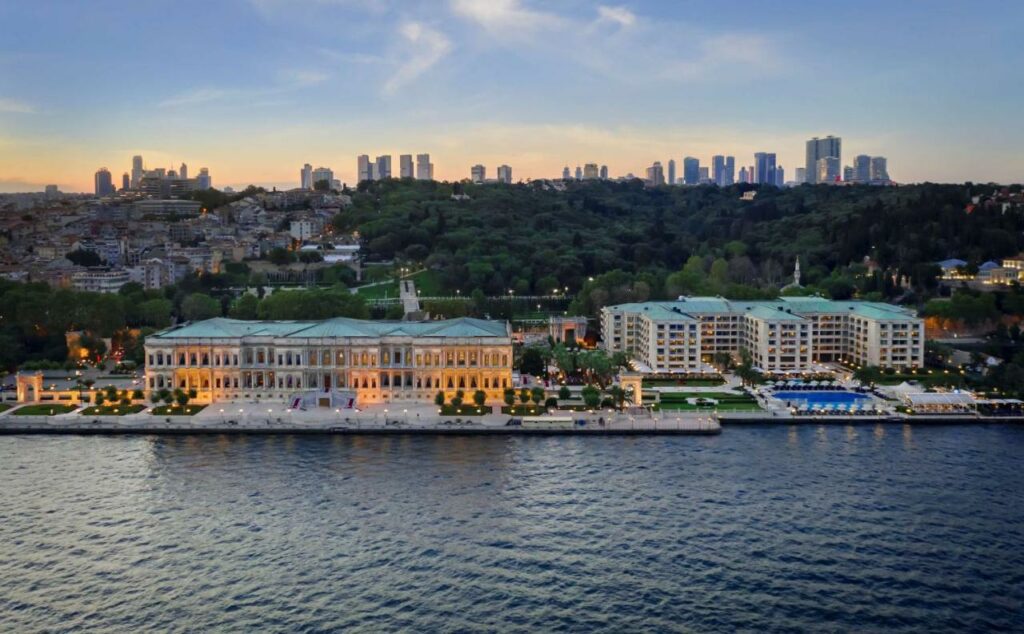فندق شيراغان بالاس كمبنسكي إسطنبول أغلى فندق في إسطنبول.