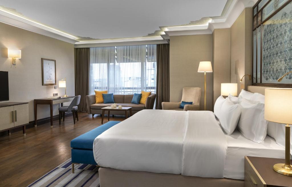 من أشهر الفنادق في إسطنبول هو فندق بارسيلو إسطنبول.
