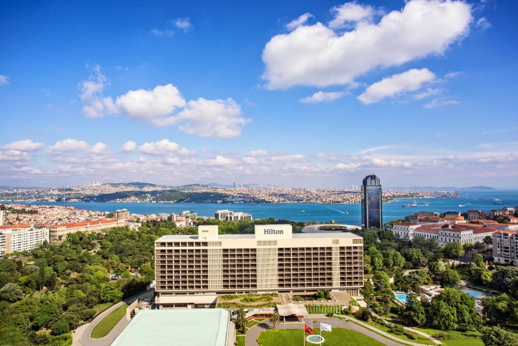 فندق هيلتون إسطنبول البوسفور يتميز بأنة من أفخم فنادق البسفور 5 نجوم
