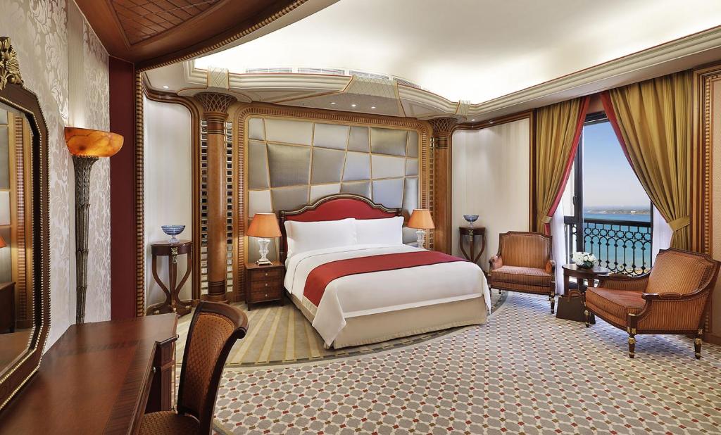فندق الريتز كارلتون جدة يعد واحد من أشهر فنادق كورنيش الحمراء جدة