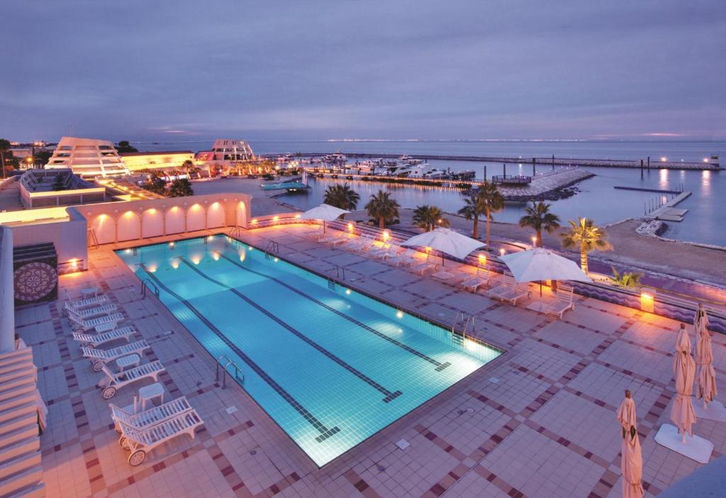 يعد منتجع شاطئ الغروب مارينا وسبا أحد أفضل فنادق الخبر على الشاطئ.