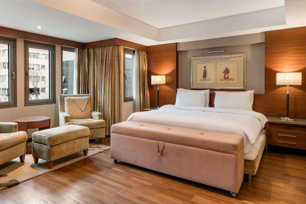 من أفضل فنادق في بشكتاش إسطنبول هو 
 راديسون بلو إسطنبول البسفور.