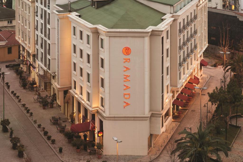 يعد رمادا إسطنبول غراند بازار أحد أشهر فنادق فاتح في إسطنبول.