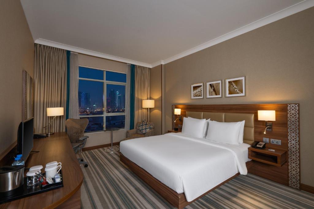 يعتبر هيلتون جاردن إن دبي المرقبات من أفضل فنادق هيلتون دبي.