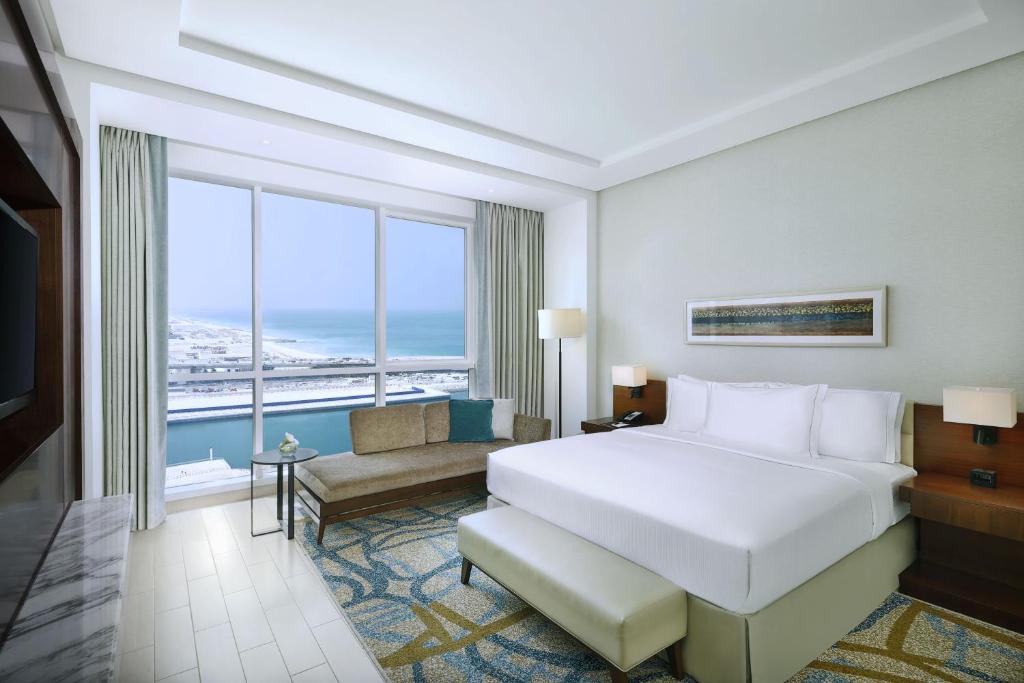 يعد دبل تري باي هيلتون دبي جميرا بيتش أحد أفضل فنادق هيلتون دبي.