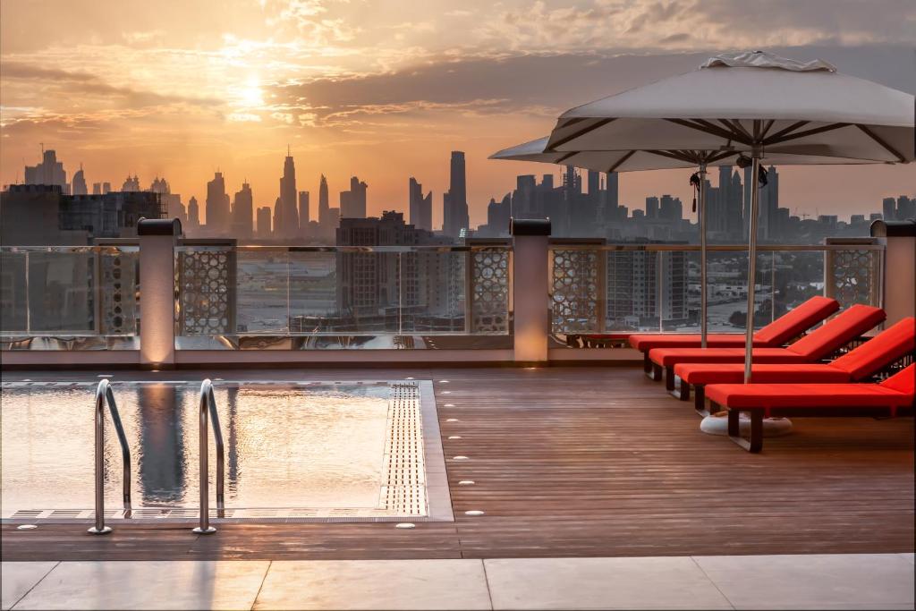 يعد دبل تري باي هيلتون الجداف أحد أشهر فنادق دبل تري هيلتون دبي.
