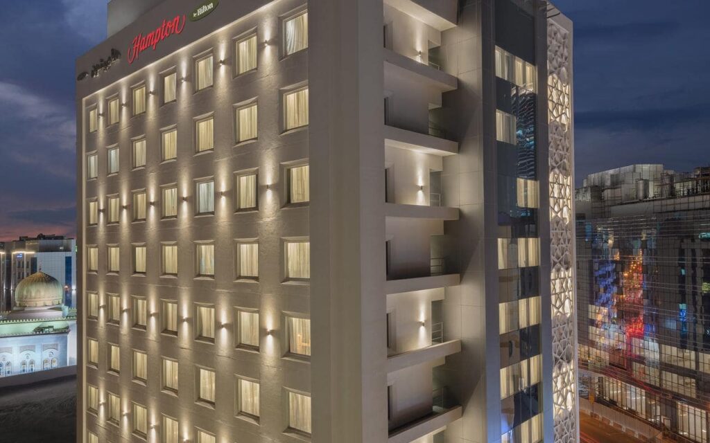 يعد هامبتون باي هيلتون دبي البرشاء أحد أفضل فنادق هيلتون دبي.