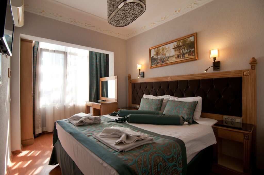 من أفخم فنادق إسطنبول عالبحر هو  فندق بلو توانا إسطنبول.
