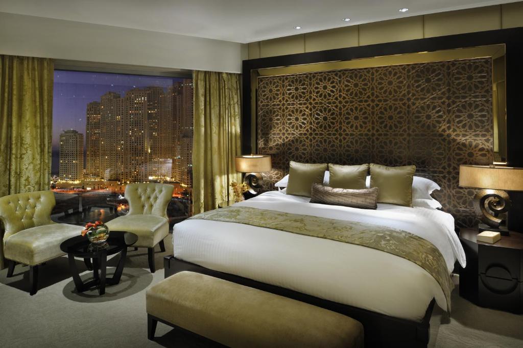 فندق العنوان مارينا دبي من أشهر فنادق رومانسية في دبي.