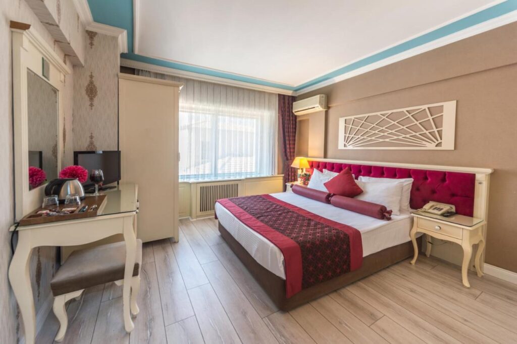 من أفضل فنادق في سيركجي إسطنبول فندق فيفا ديلوكس.