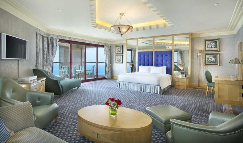 فندق هيلتون جدة أشهر فندق بجاكوزي في جدة.