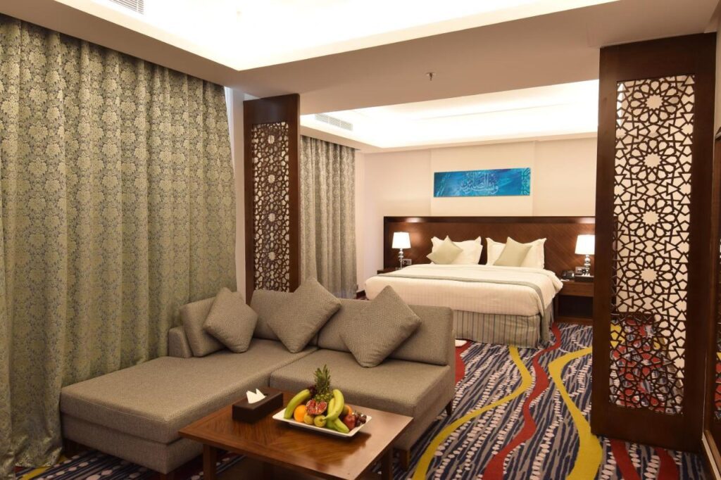 فندق روف جدة من أبرز فنادق حي الفيصلية جدة.