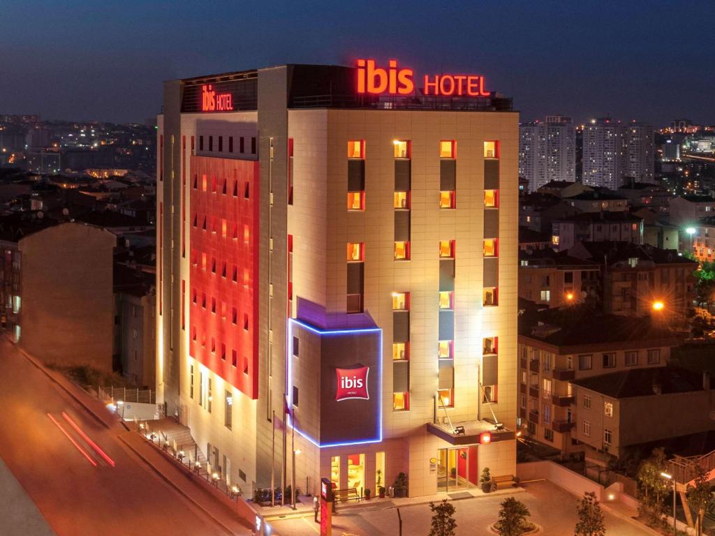 يعتبر إيبيس إسطنبول إسنيورت من أشهر فنادق إسنيورت إسطنبول.
