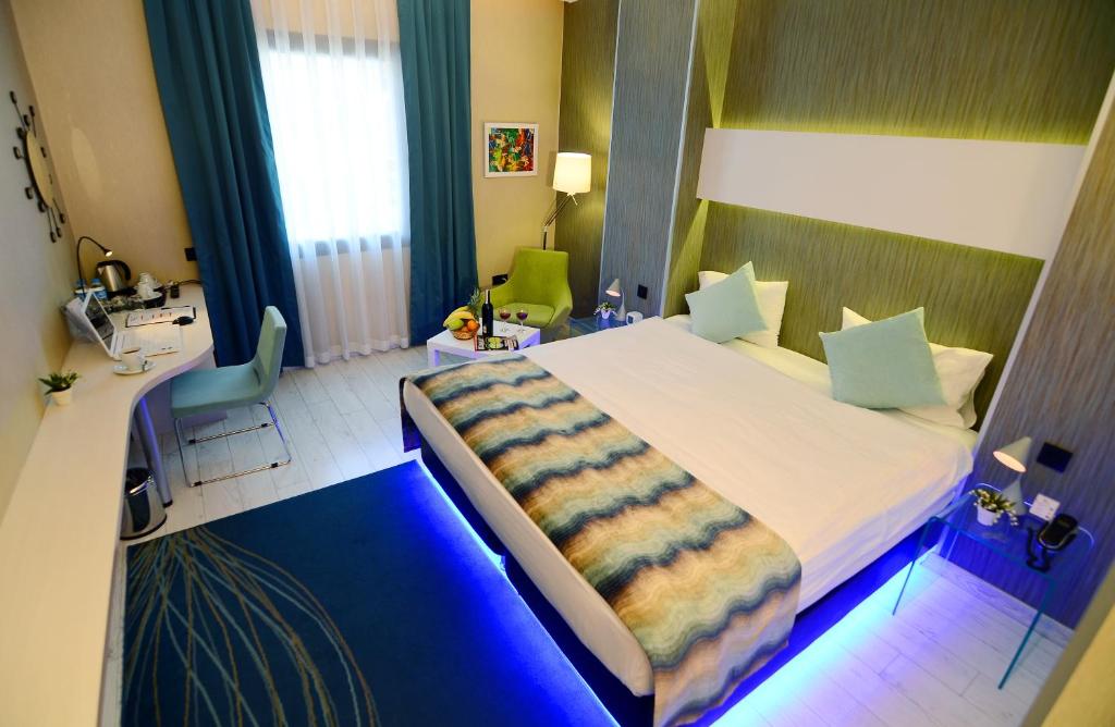 فندق تيمبو 4 ليفنت يعرف بانة واحد من أجمل فنادق قرب استينيا بارك إسطنبول.