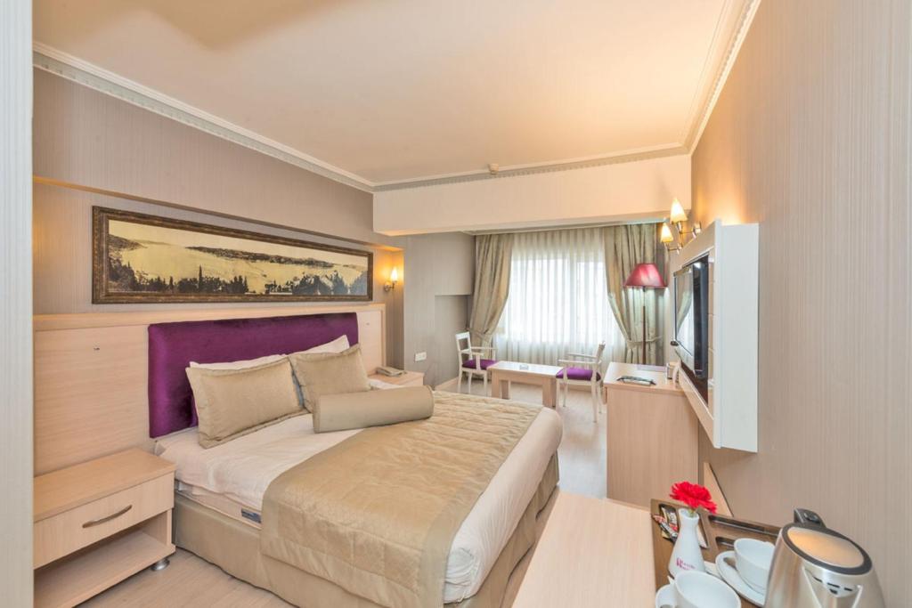 من أرقي فنادق شيشلي ثلاث نجوم هو فندق عثمان بيك فاتح.