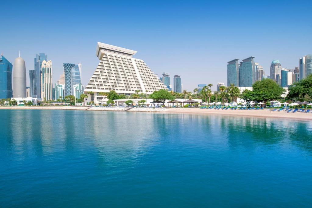 منتجع شيراتون الدوحة هي من افضل منتجعات قطر على البحر