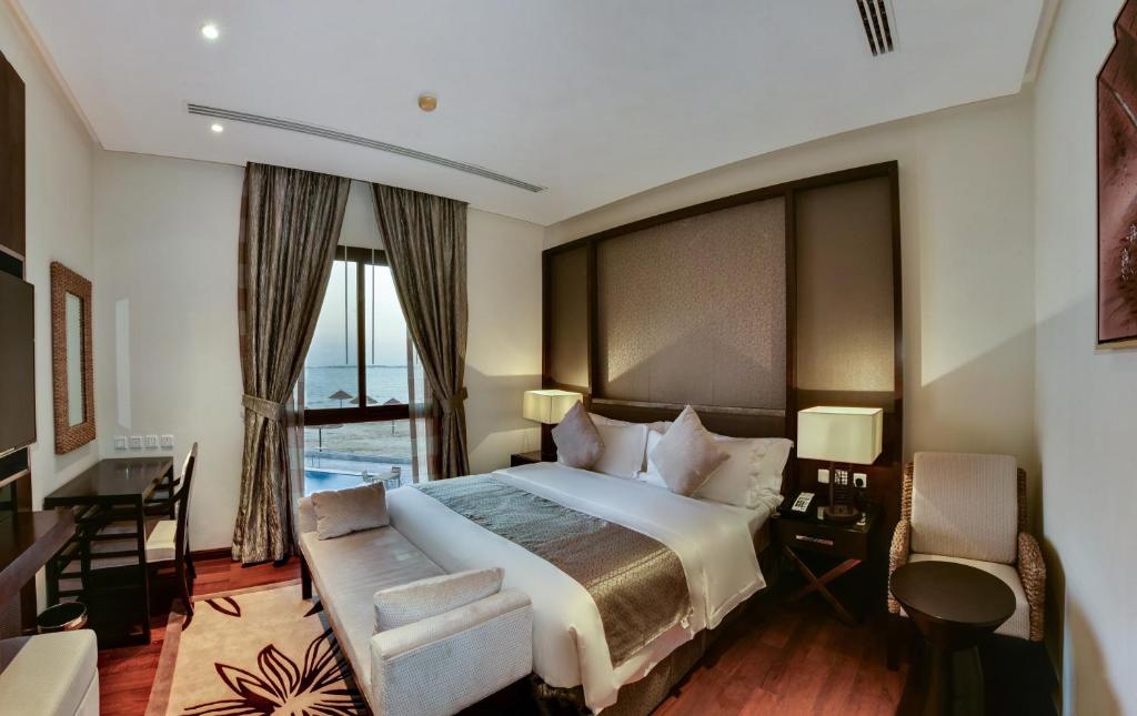 تشتمل فئة فندق الخبر مطل على البحر على عدد كبير من الفنادق المميّزة من أبرزها منتجع بريرا الخبر.