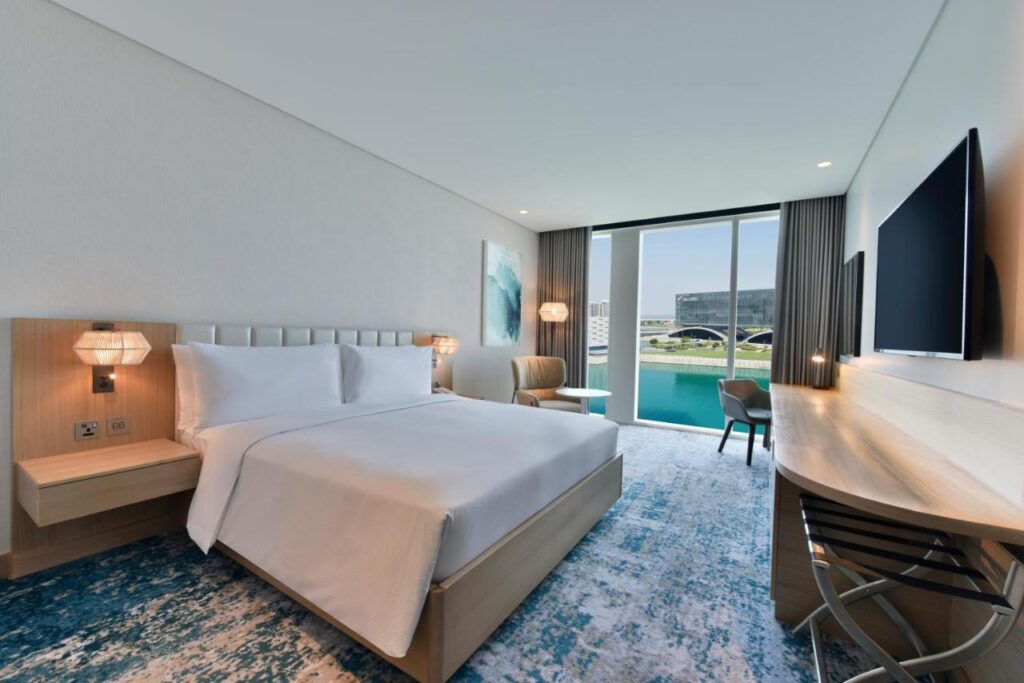 - فندق هيلتون جاردن إن خليج البحرين يعتر واحد من أجمل فنادق البحرين 4 نجوم.