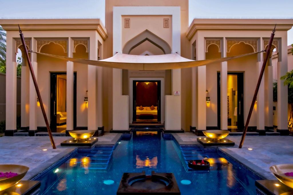 منتجع العرين البحرين يعد واحد من أفضل فنادق بمسبح خاص البحرين.