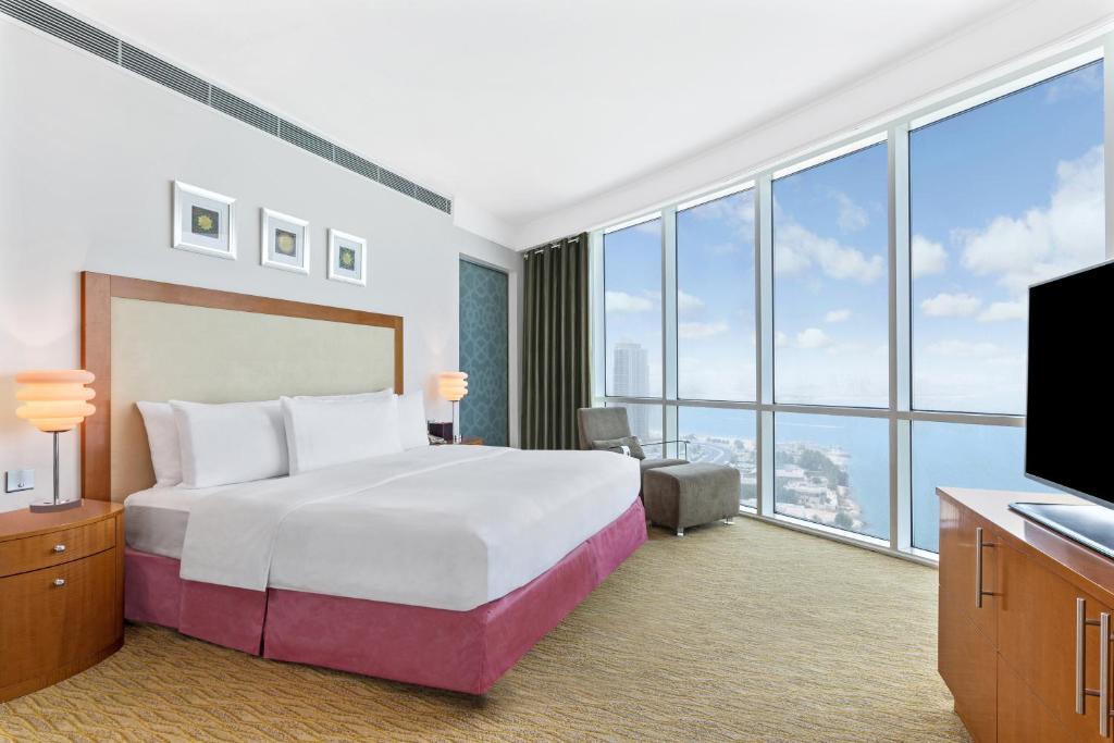 فندق هيلتون الدوحة من أفضل فنادق الدوحة على البحر
