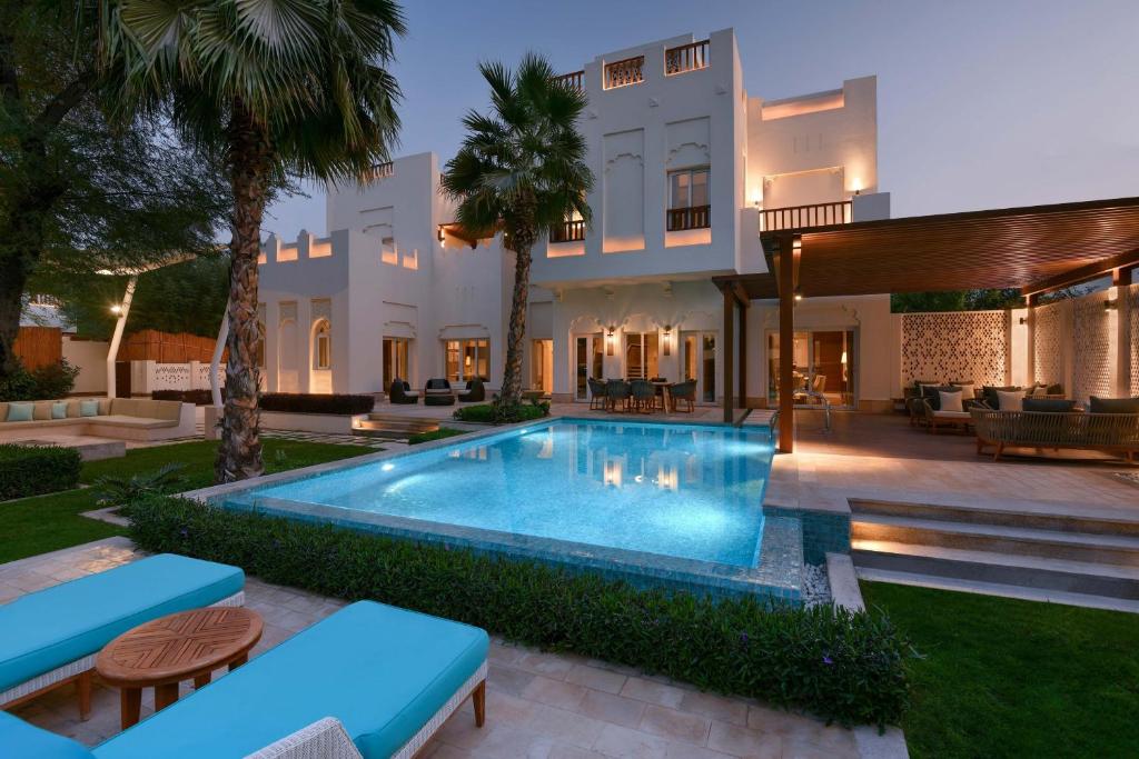 من أفخم فنادق في قطر مع مسبح خاص، فندق ومنتجع المسيلة قطر.
