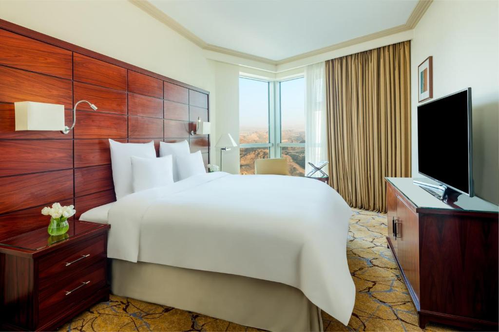 يعد فندق موڤنبيك برج هاجر في مكة من أشهر فنادق مكة المكرمة. 