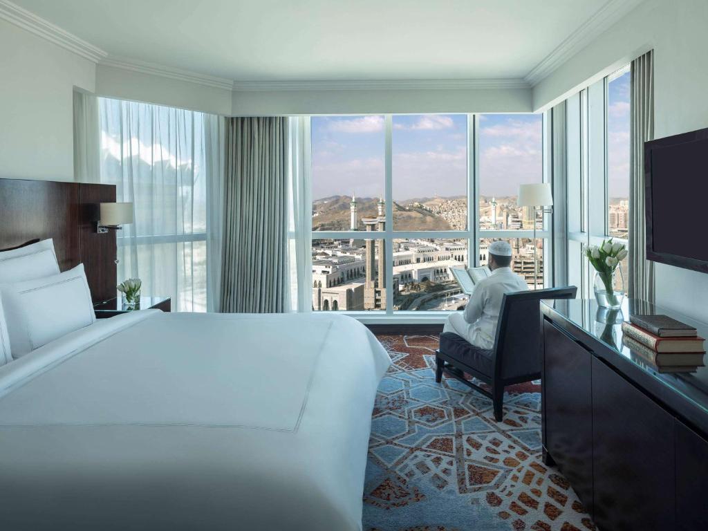 فندق سويس اوتيل مكة هو من فنادق مكة خمس نجوم يقع في قلب مدينة مكة المكرمة