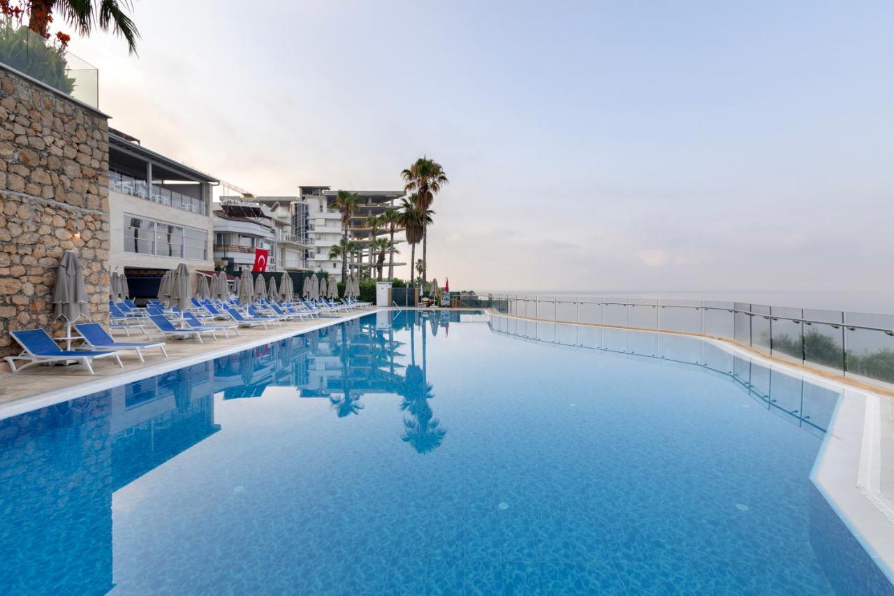 فندق رمادا بلازا أنطاليا يصنف كواحد من فنادق أنطاليا 5 نجوم
